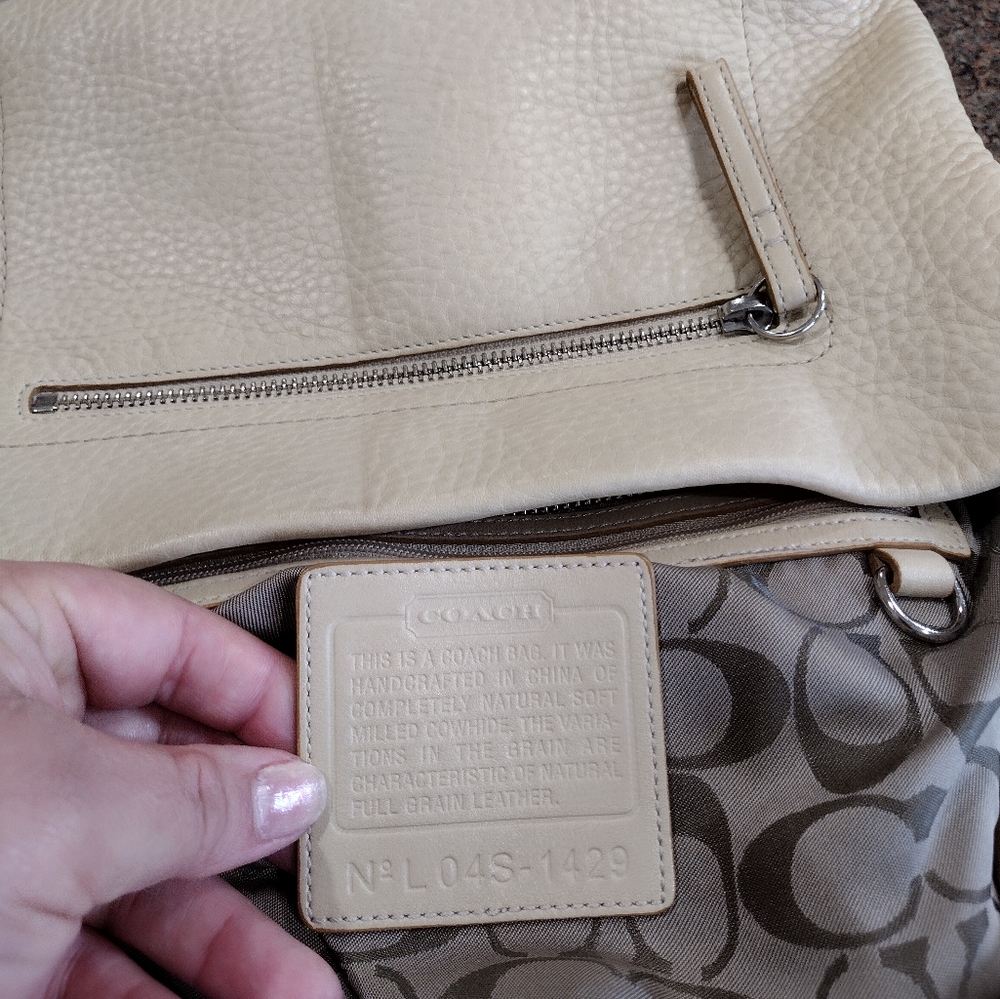 Coach East West Tassel Pebble leather beige Shoulder bag - Picture 4 of 17